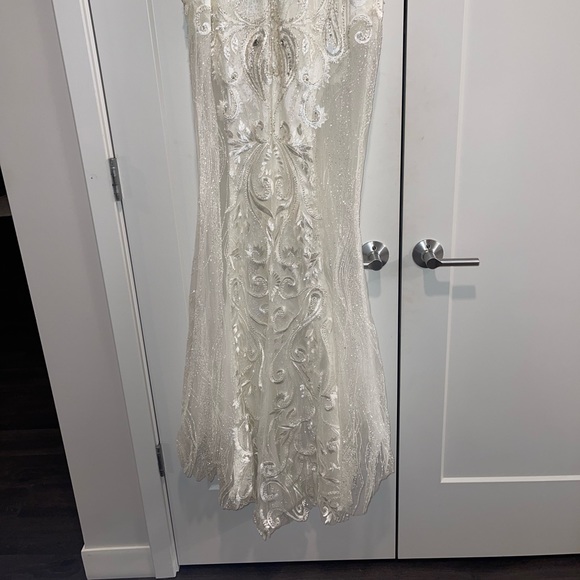 Stunning White and Silver Long Gown - Portia & Scarlett - size 6 - worn once. - Picture 6 of 8
